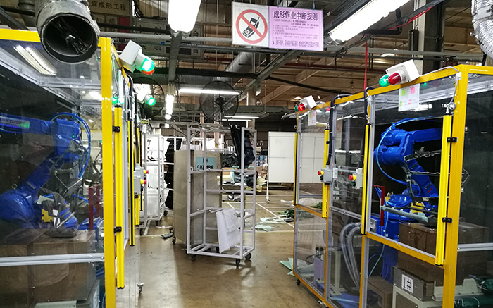 机器人喷胶汽车内饰件