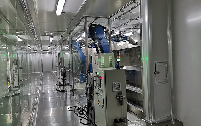 3500机器人配2KS双组份及齿轮泵双组份（双系统）喷涂汽车内饰件