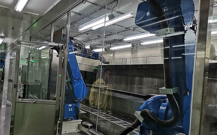 3500机器人配2KS双组份及齿轮泵双组份（双系统）喷涂汽车内饰件