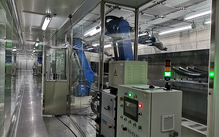 3500机器人配2KS双组份及齿轮泵双组份（双系统）喷涂汽车内饰件